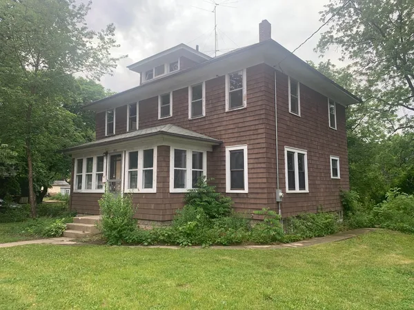 $242,000 | 605 East Calhoun Street, Woodstock, IL 60098