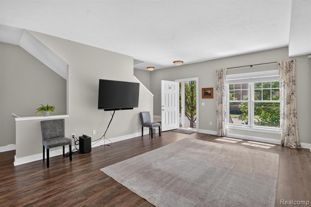 352 West Grand River Road, Unit 3 East Lansing, MI 48823 - Photo 3 of 35