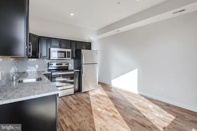 $1,607 | 514 South Street, Unit 405, Philadelphia, PA 19147