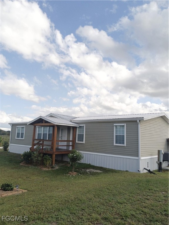 15582 Northwest 316th Street Okeechobee, FL 34972 - Photo 4 of 47 a view of a house with a backyard