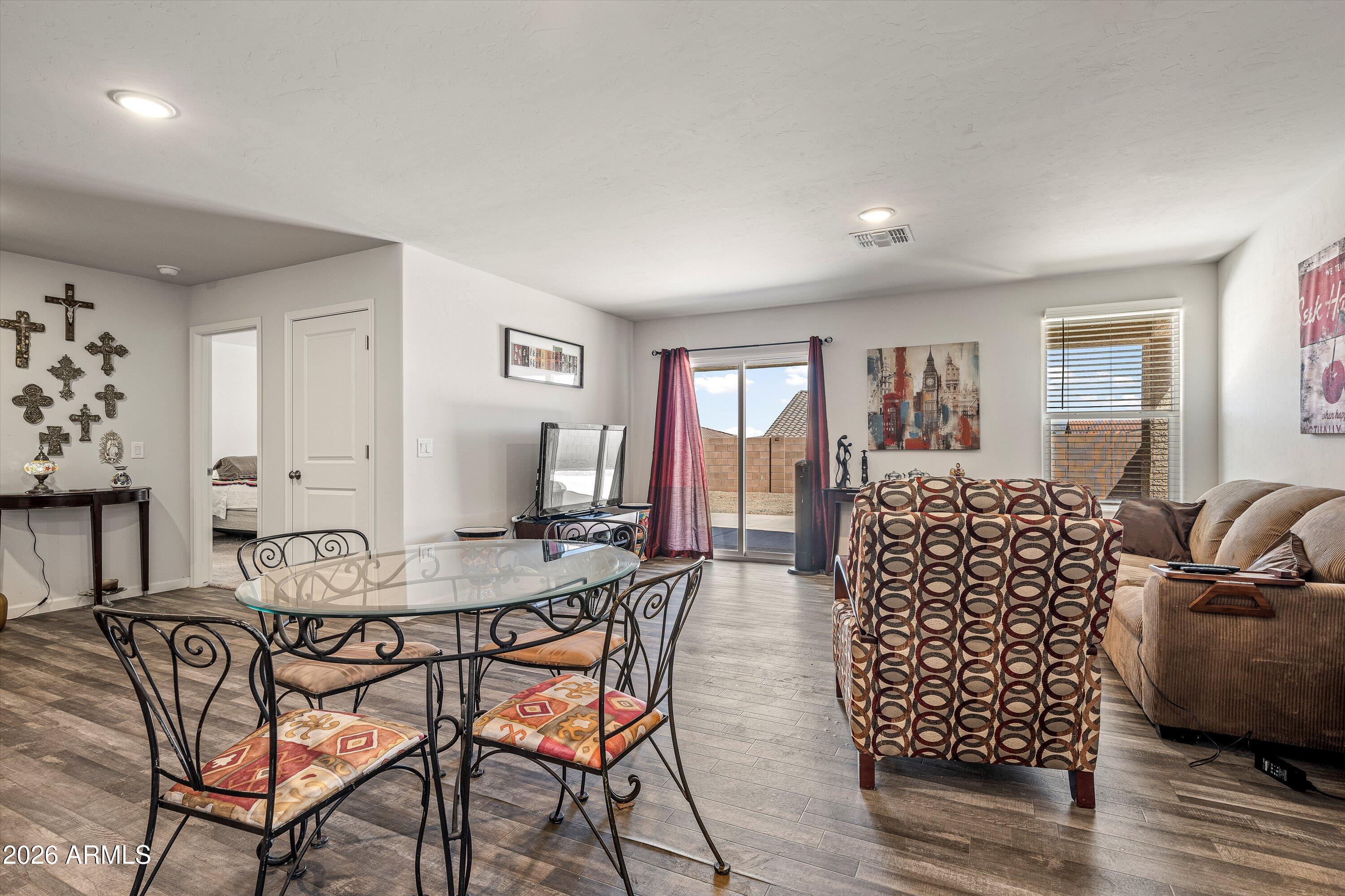 373 Redwood Loop Benson, AZ 85602 - Photo 10 of 29 10-Dining Area