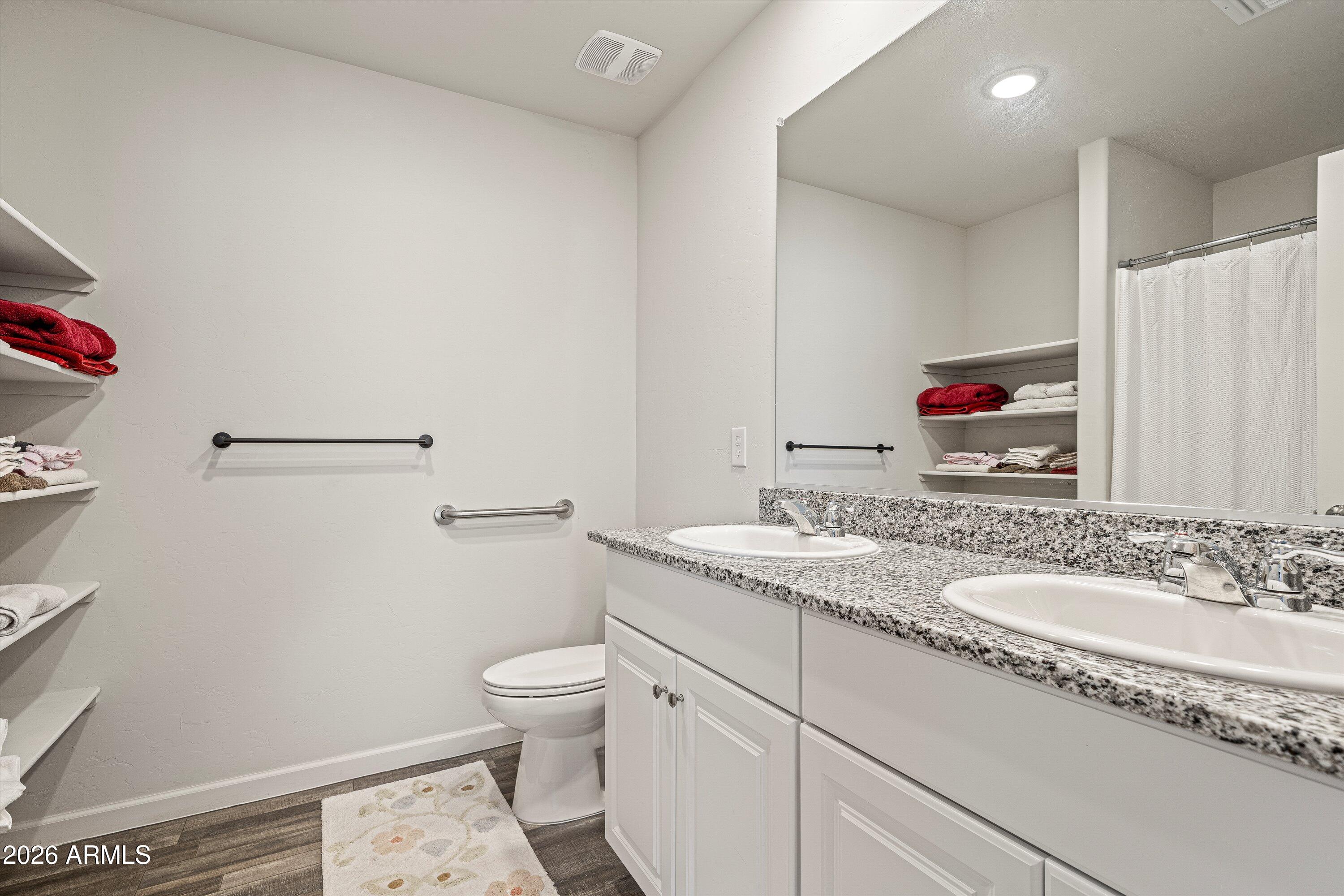 373 Redwood Loop Benson, AZ 85602 - Photo 17 of 29 17-Primary Bathroom