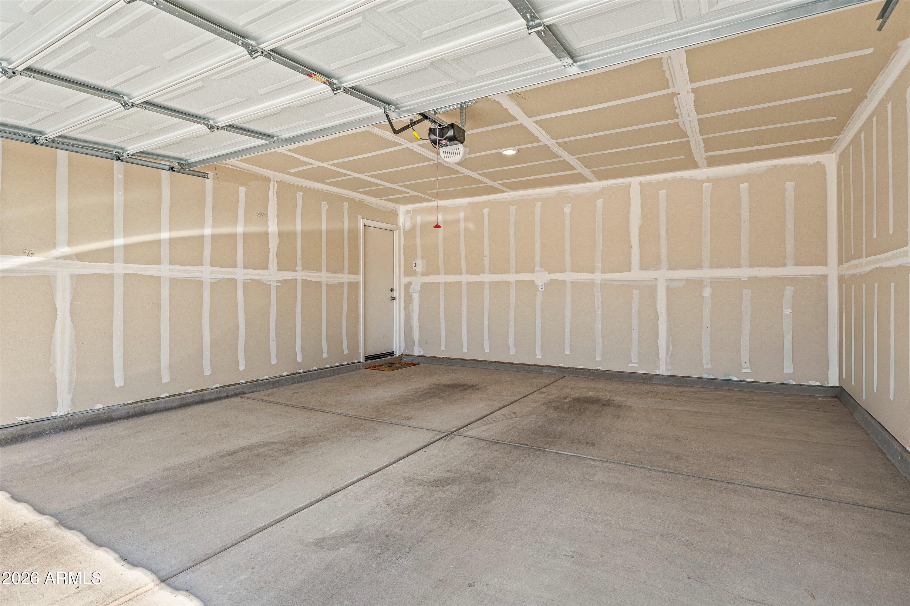 373 Redwood Loop Benson, AZ 85602 - Photo 28 of 29 28-Garage