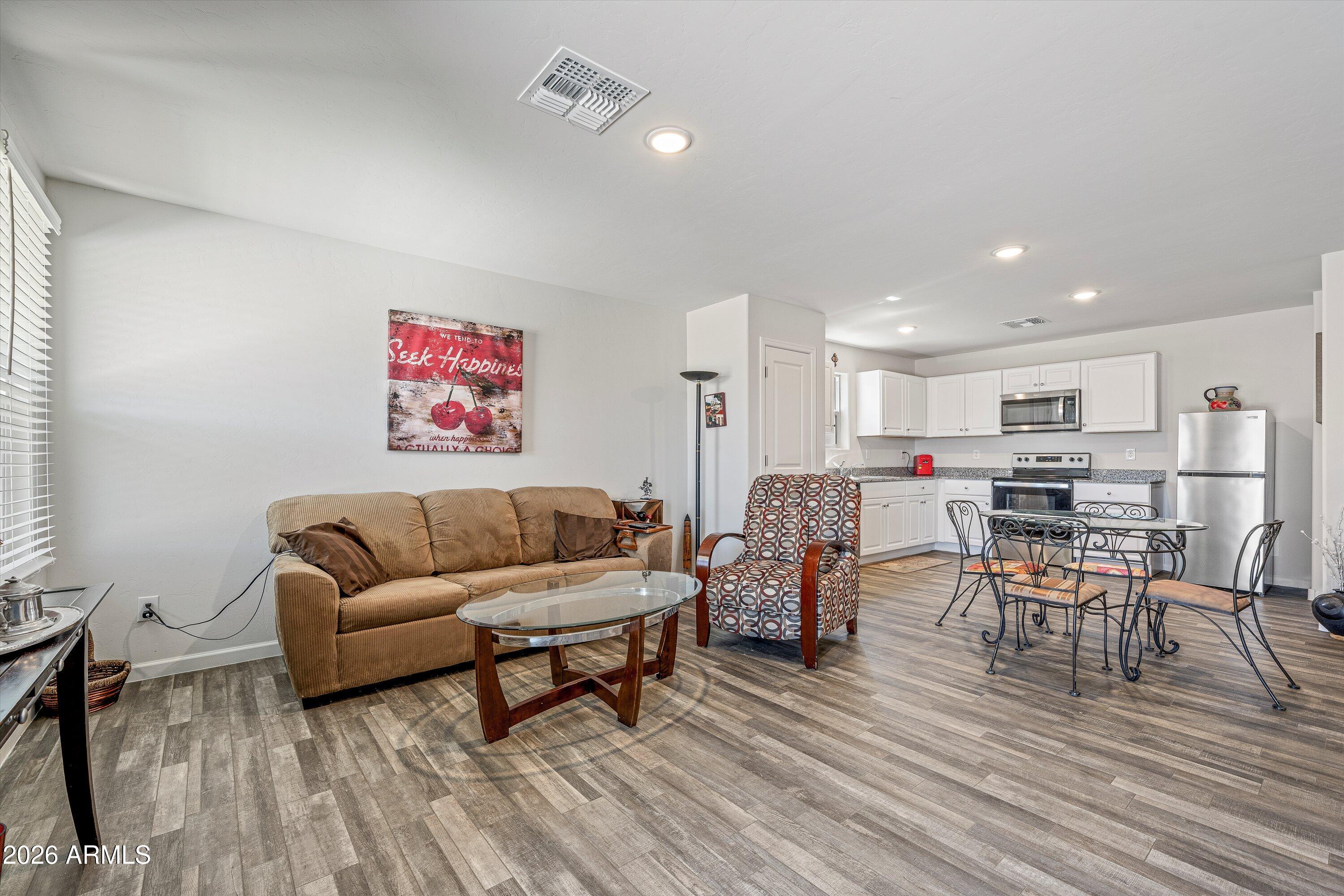 373 Redwood Loop Benson, AZ 85602 - Photo 6 of 29 06-Living Area