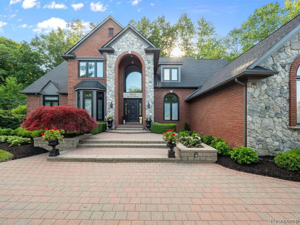 3652 Walnut Brook Drive Rochester Hills, MI 48309 - Photo 2 of 46