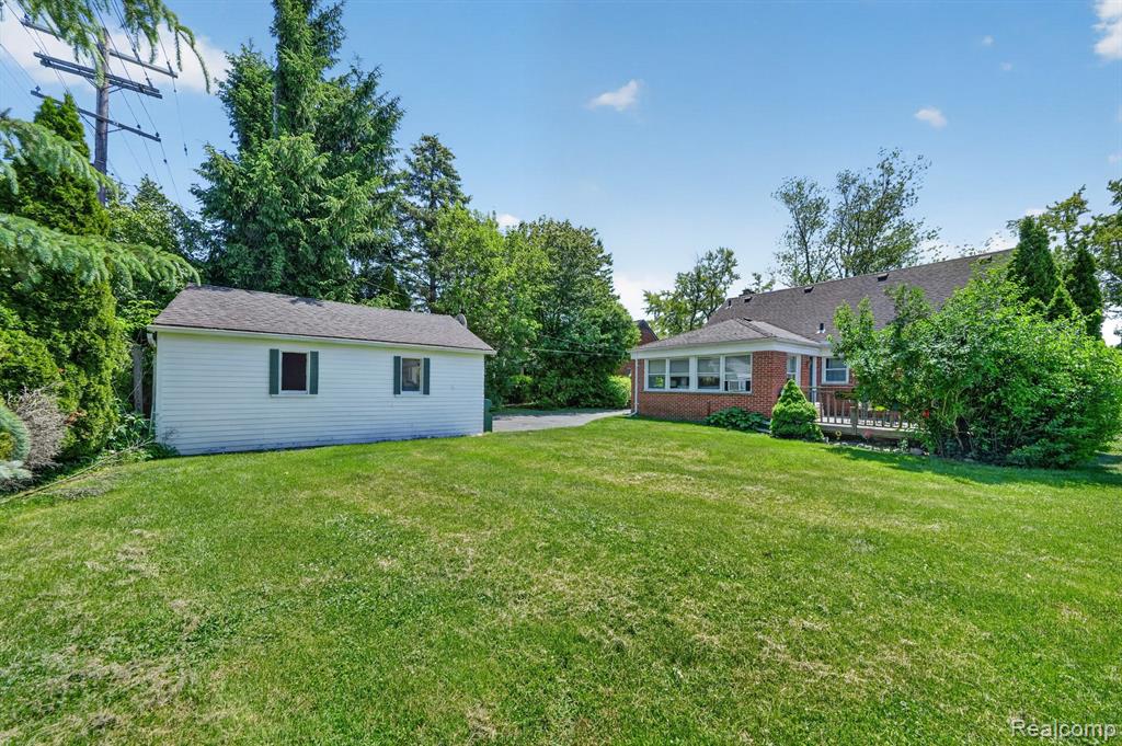 17386 Beverly Road Beverly Hills, MI 48025 - Photo 24 of 28