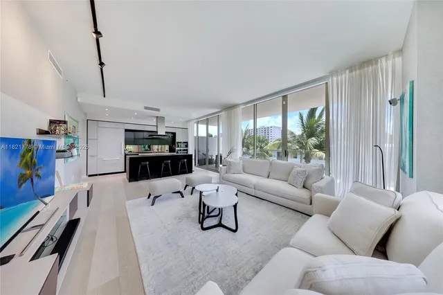 $3,000,000 | 300 Collins Avenue, Unit 3D, Miami Beach, FL 33139