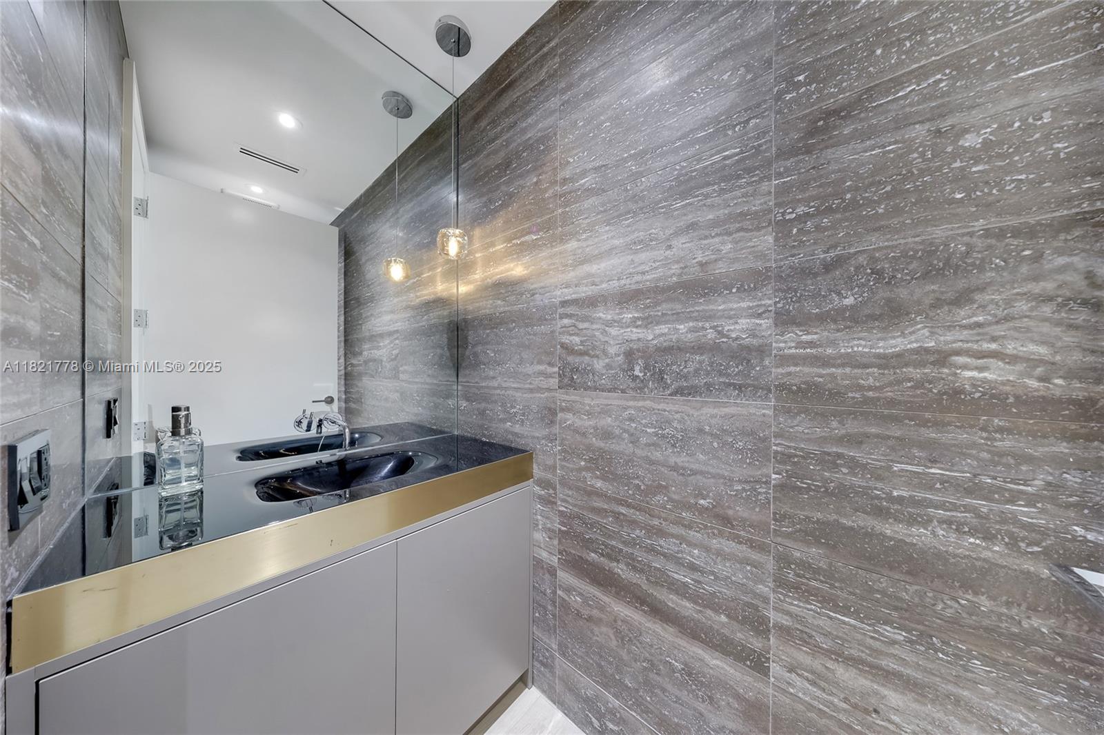 300 Collins Avenue, Unit 3D Miami Beach, FL 33139 - Photo 12 of 14 Powder Room