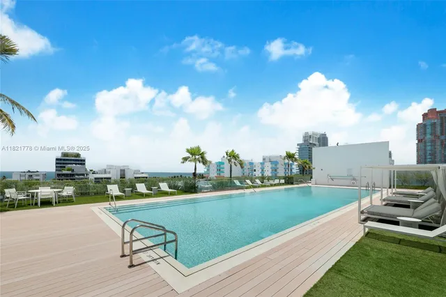 $3,000,000 | 300 Collins Avenue, Unit 3D, Miami Beach, FL 33139