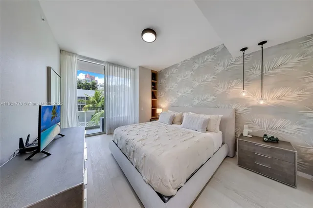 $3,000,000 | 300 Collins Avenue, Unit 3D, Miami Beach, FL 33139