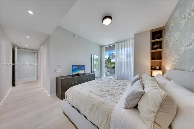 $3,000,000 | 300 Collins Avenue, Unit 3D, Miami Beach, FL 33139