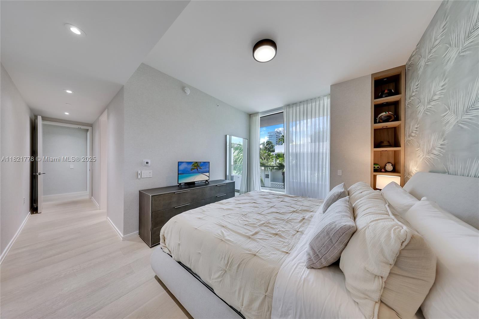 300 Collins Avenue, Unit 3D Miami Beach, FL 33139 - Photo 7 of 14 Primary Bedroom