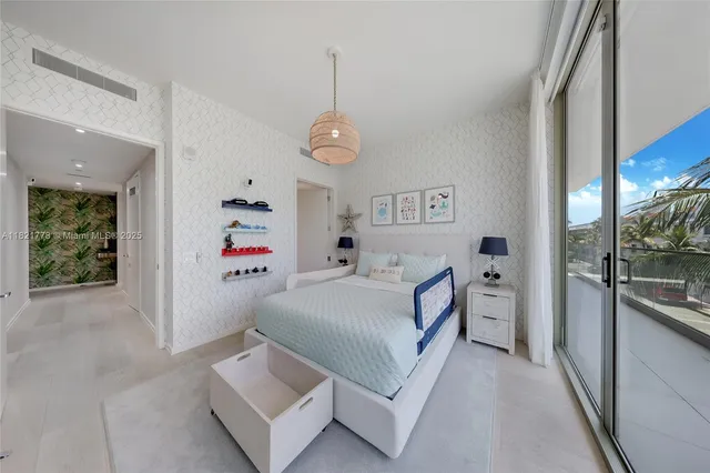 $3,000,000 | 300 Collins Avenue, Unit 3D, Miami Beach, FL 33139