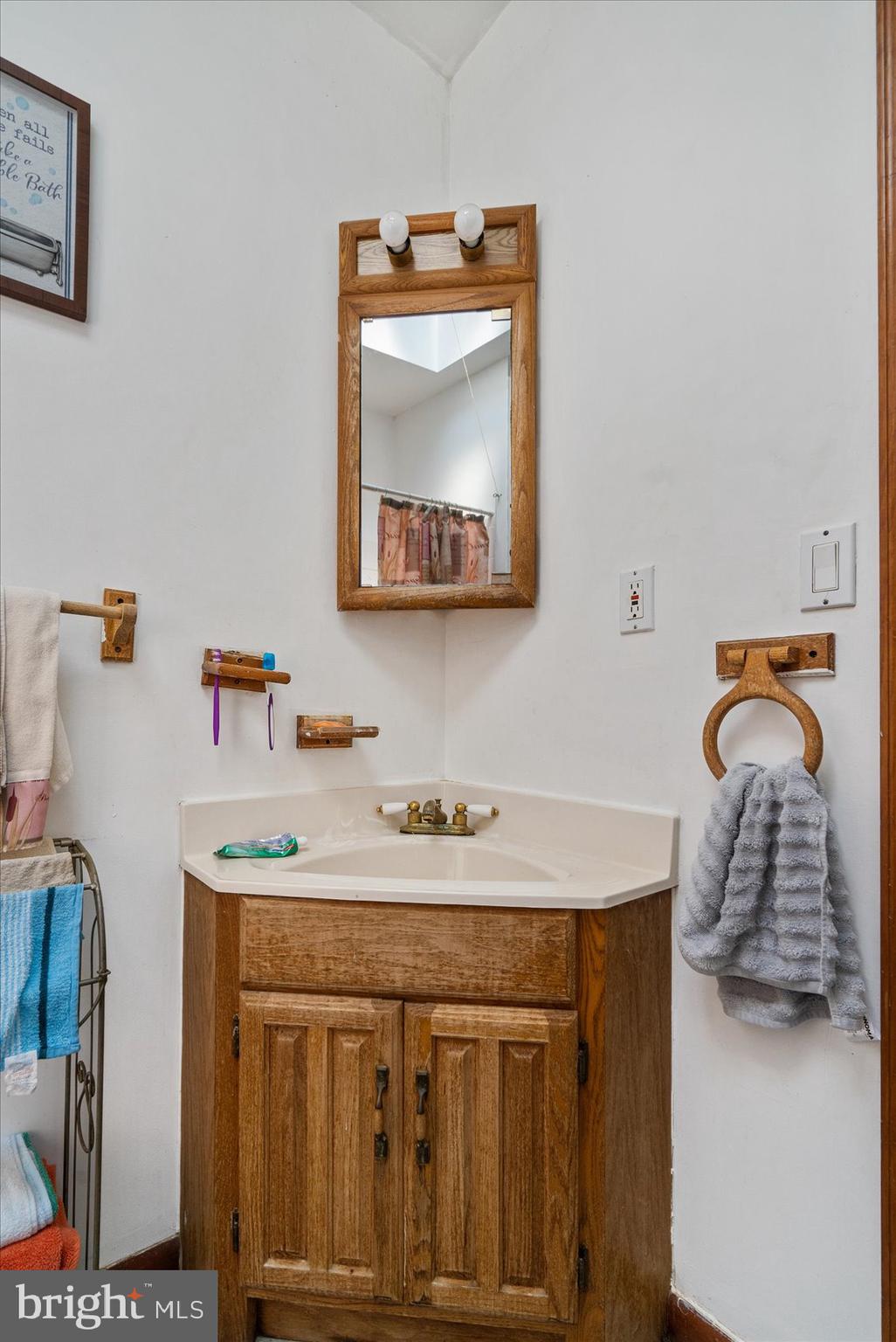 5219 Brookwood Road Baltimore, MD 21225 - Photo 21 of 38 Full Bathroom