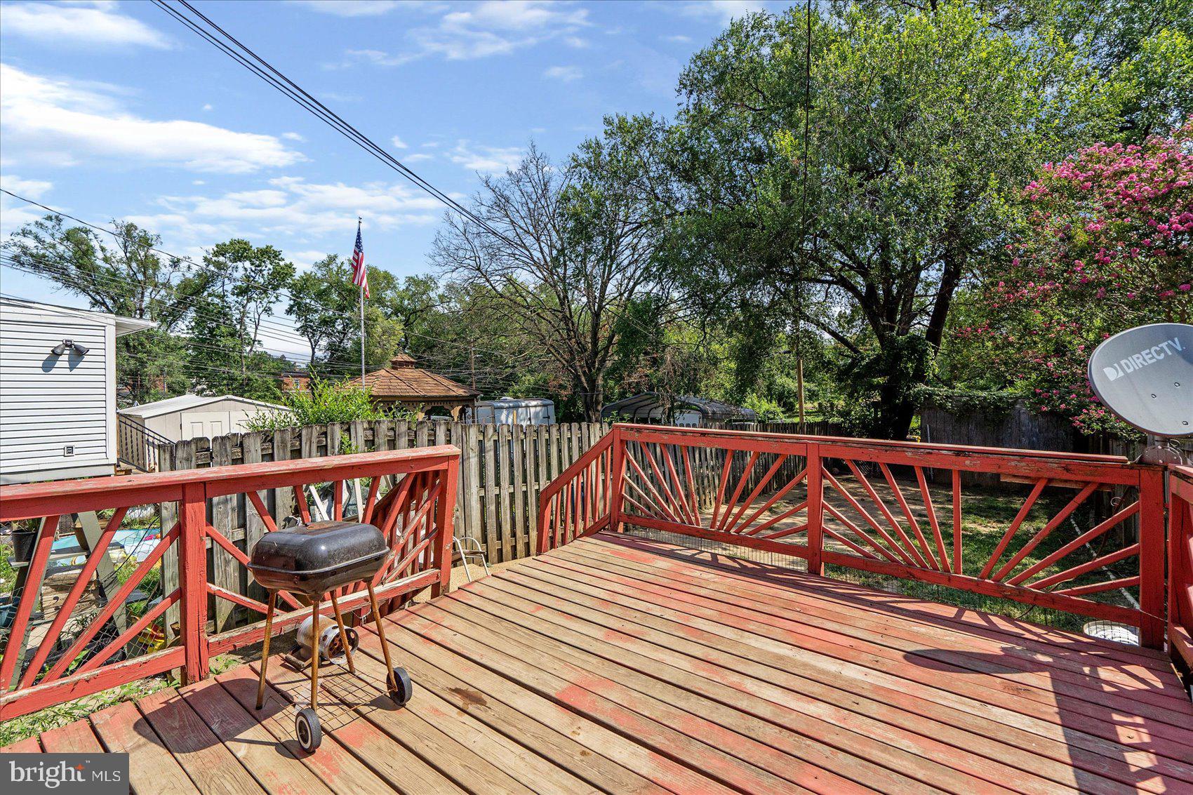 5219 Brookwood Road Baltimore, MD 21225 - Photo 32 of 38 Back Deck