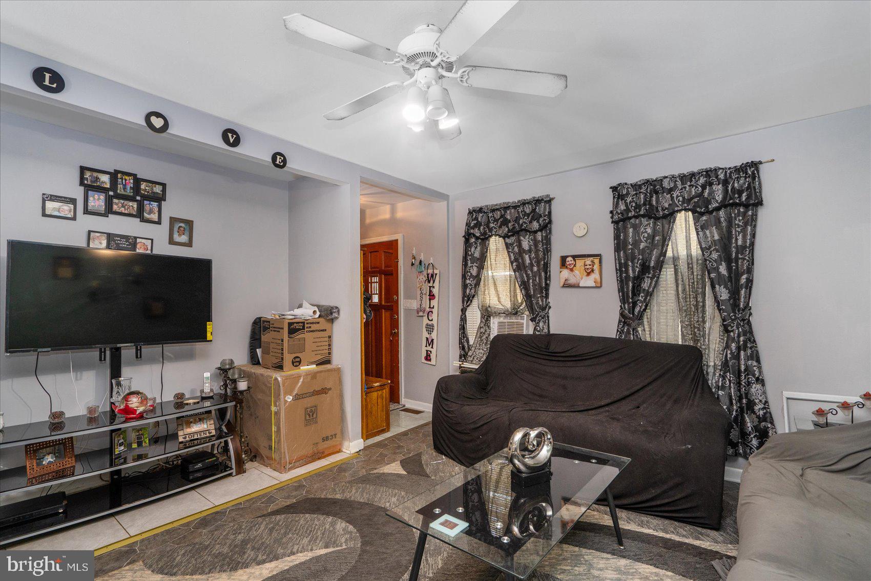 5219 Brookwood Road Baltimore, MD 21225 - Photo 7 of 38 Living Room
