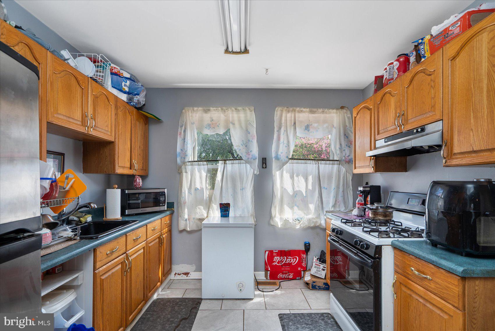5219 Brookwood Road Baltimore, MD 21225 - Photo 10 of 38 Kitchen