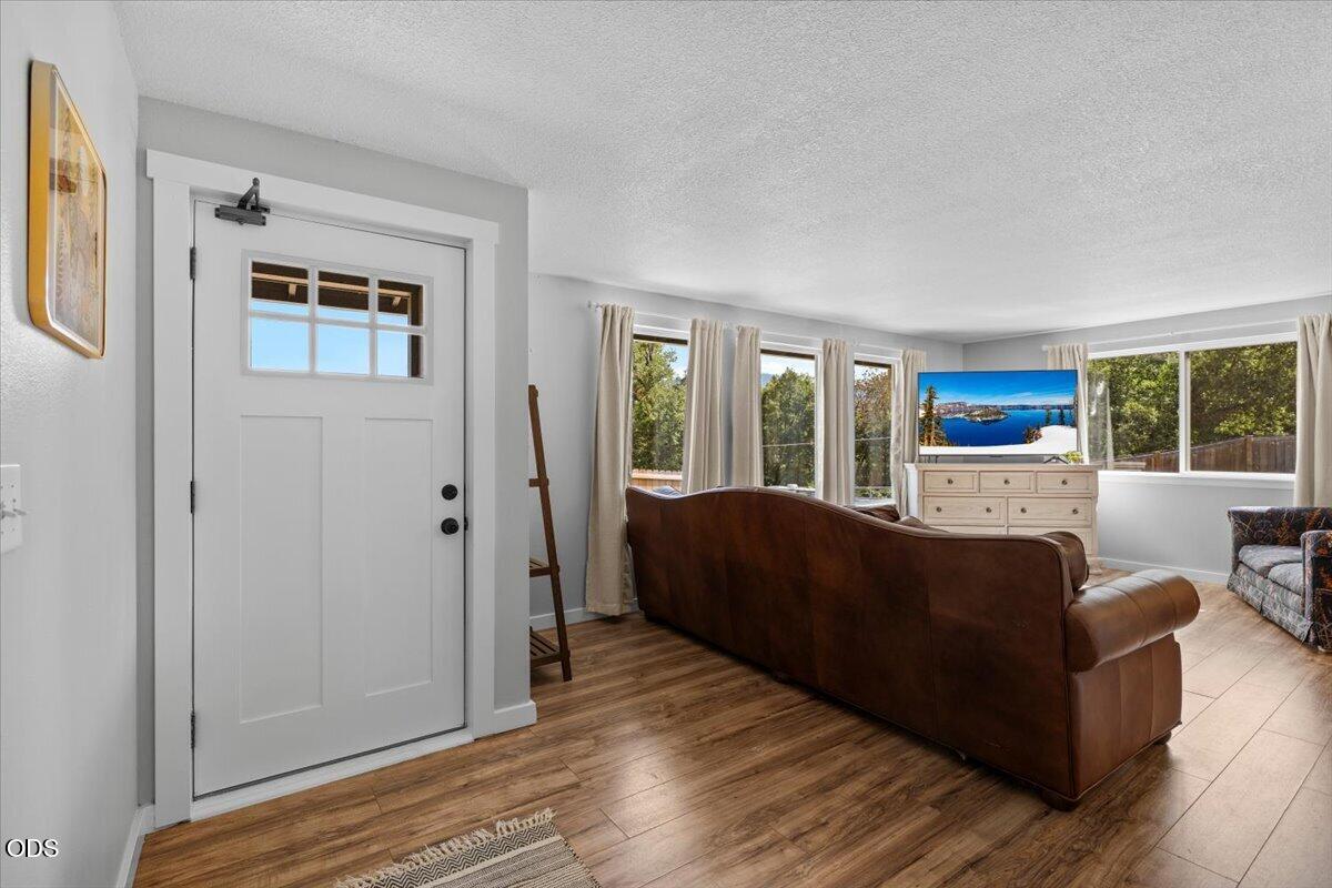 907 Neil Creek Road Ashland, OR 97520 - Photo 5 of 39 Gallery Image 5