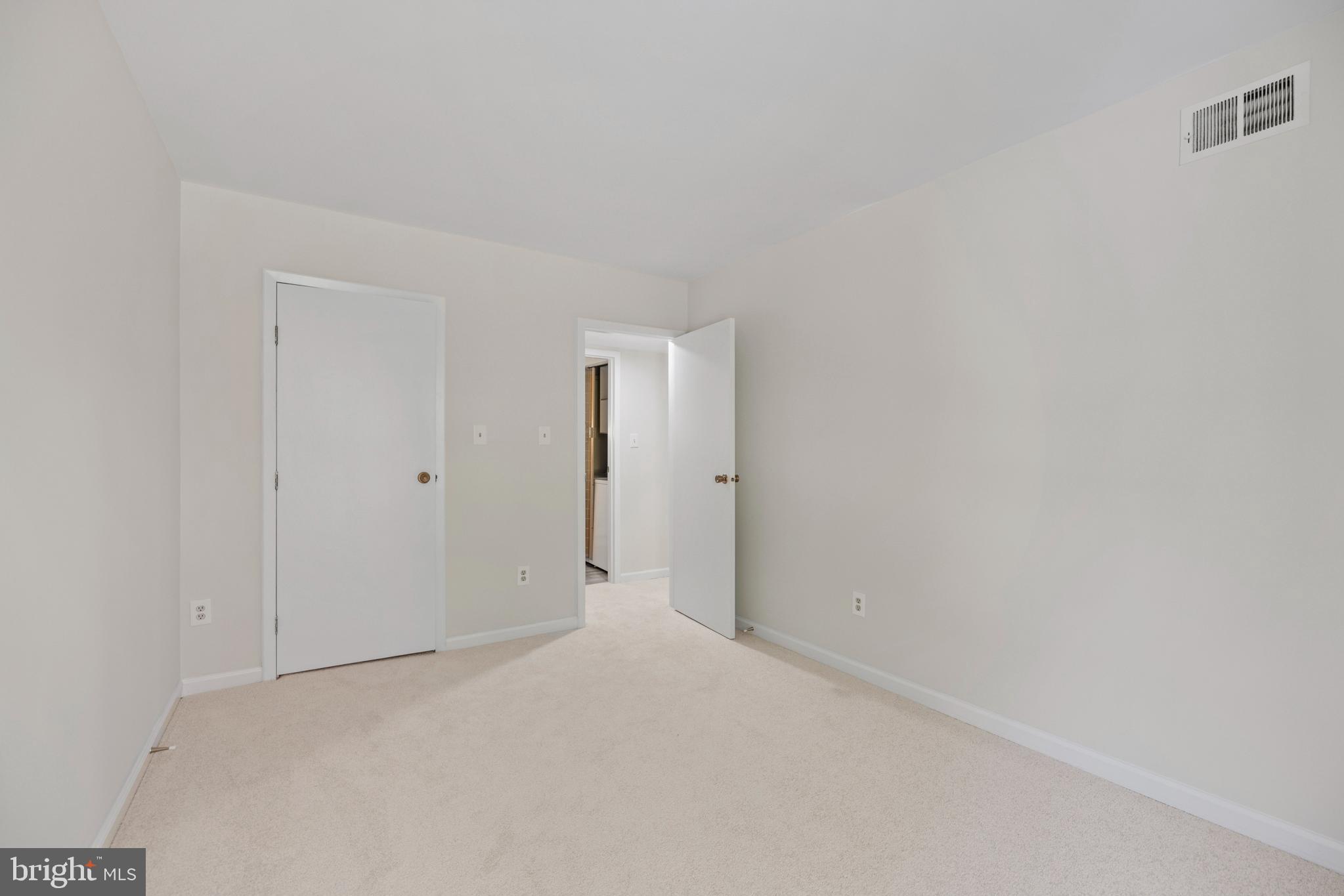 5821 E Royal Ridge Drive, Unit E Springfield, VA 22152 - Photo 19 of 35