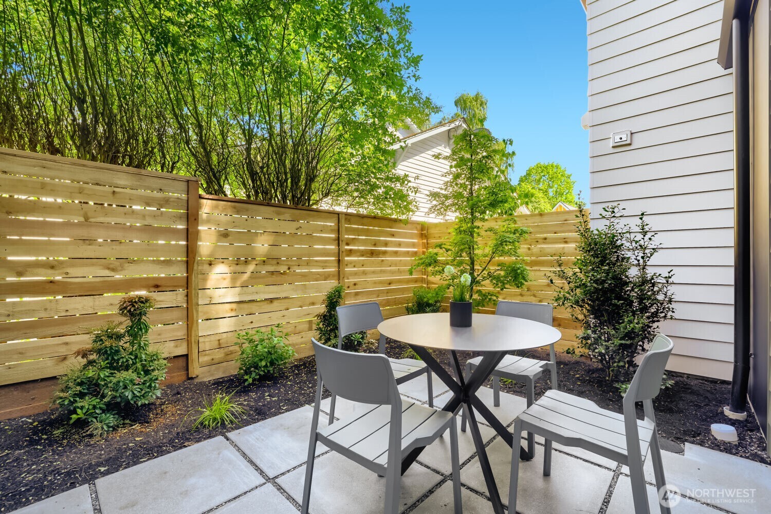 813 Northeast 90th Street Seattle, WA 98115 - Photo 23 of 35