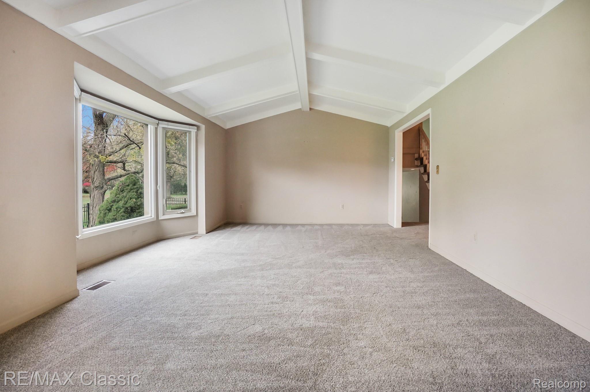 35152 Banbury Road Livonia, MI 48152 - Photo 16 of 33 From dining room to Living room