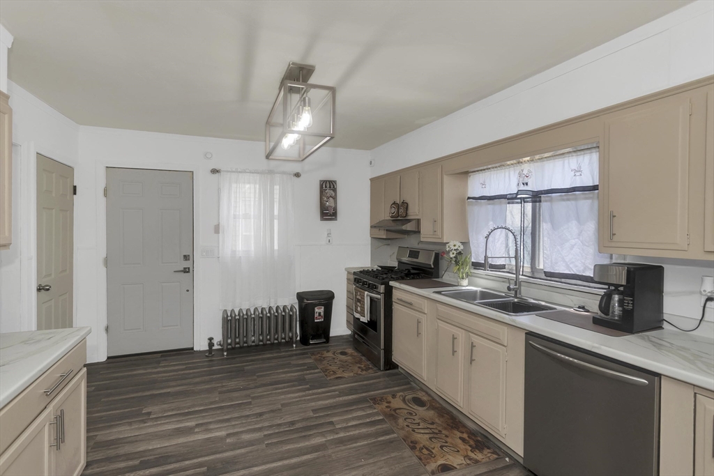 15 Merida Street Springfield, MA 01104 - Photo 5 of 26