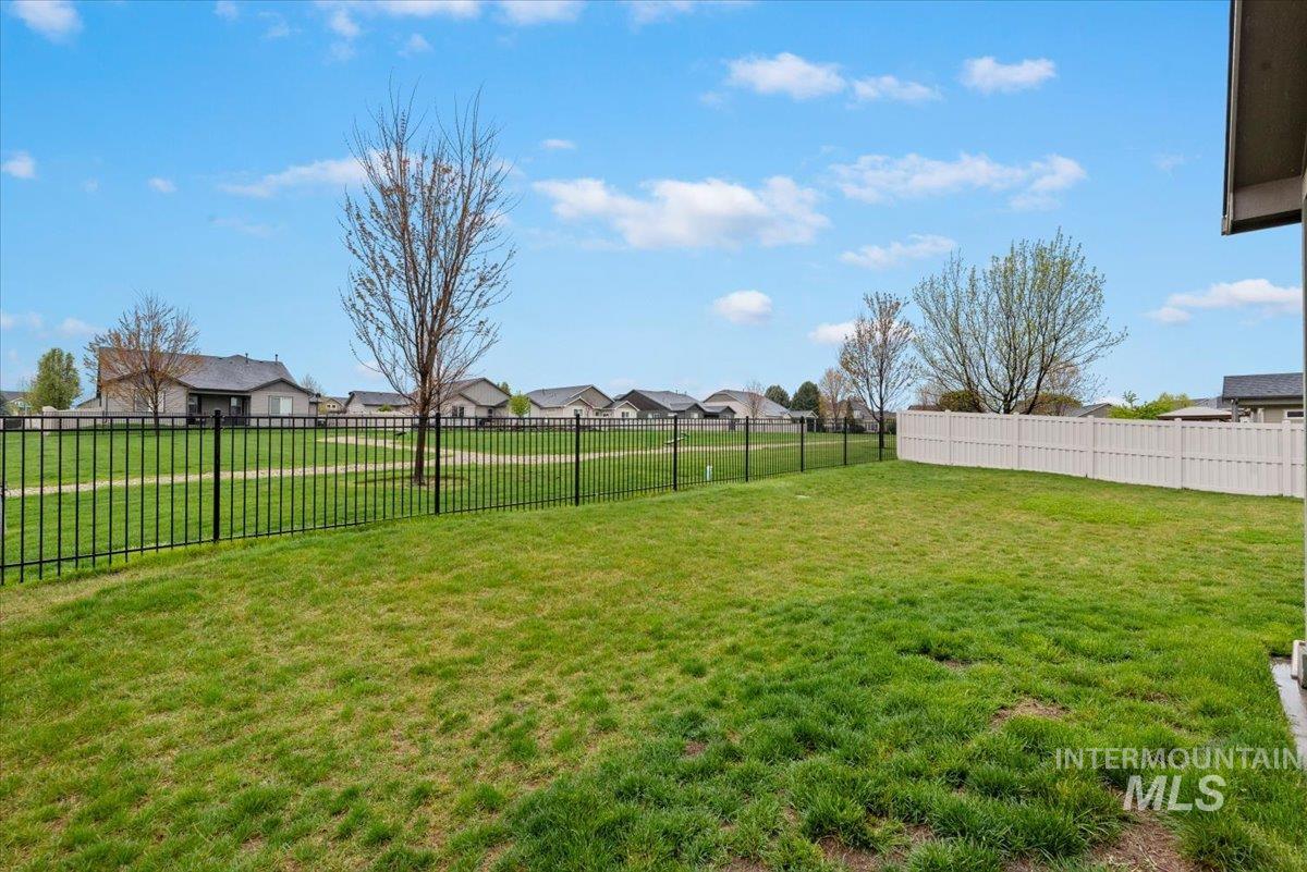 1011 West Riodosa Drive Meridian, ID 83642 - Photo 35 of 38 Fenced backyard with a residential view