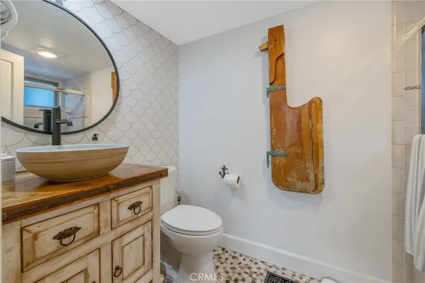 a view of a entryway of the house