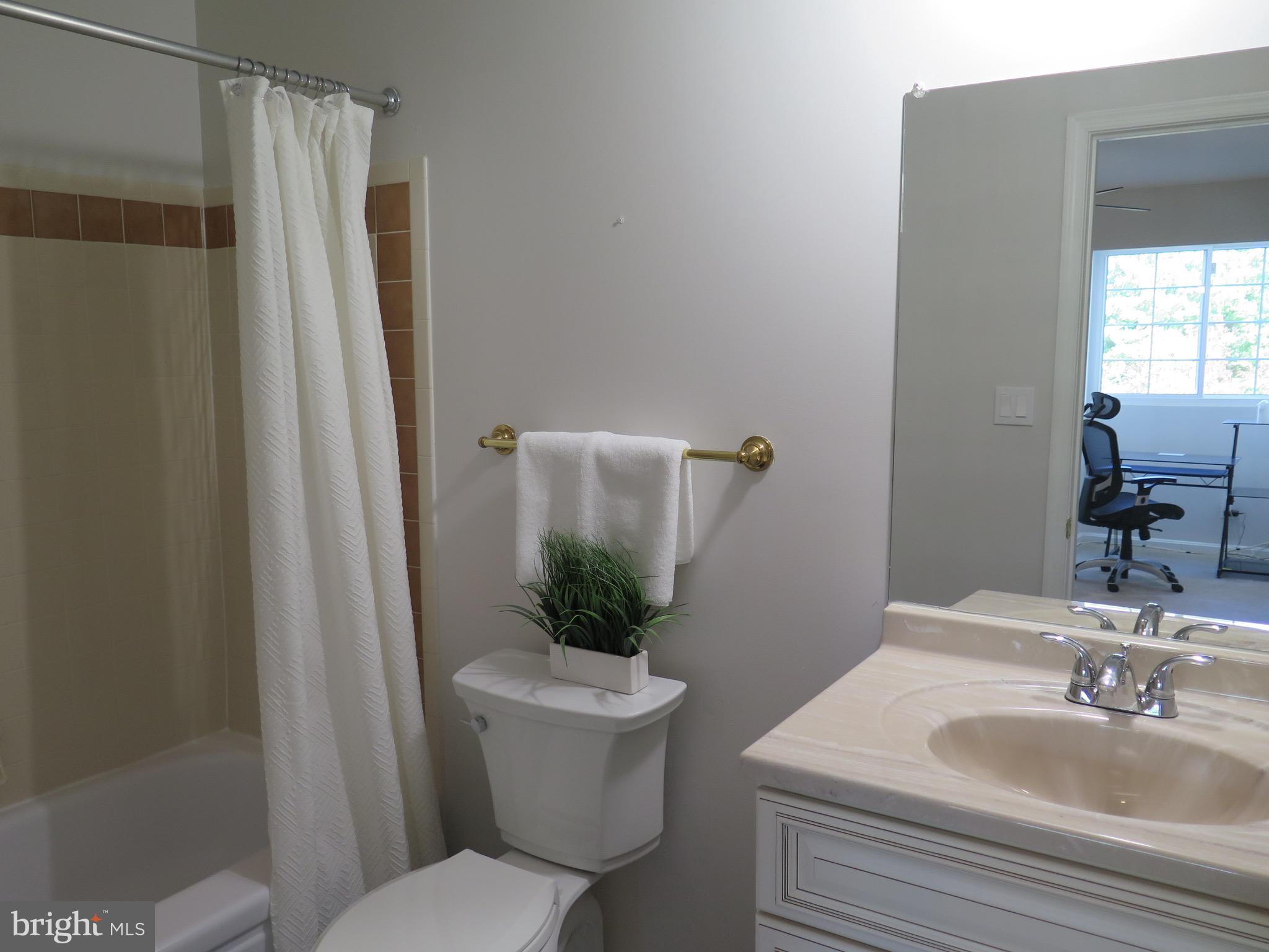 4952 Columbia Road, Unit 817 Columbia, MD 21044 - Photo 29 of 34 Second Full Bath