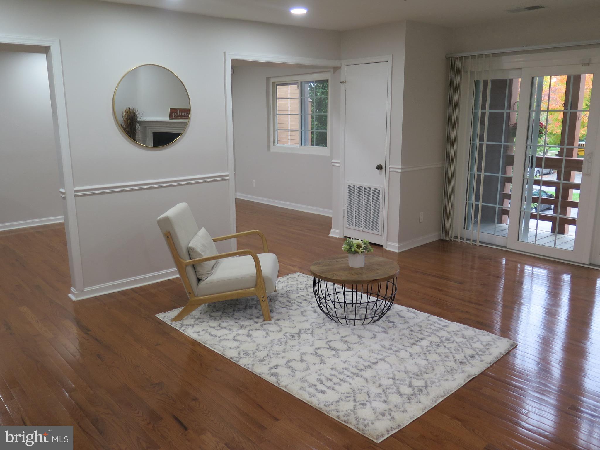 4952 Columbia Road, Unit 817 Columbia, MD 21044 - Photo 4 of 34 Inviting Family Room