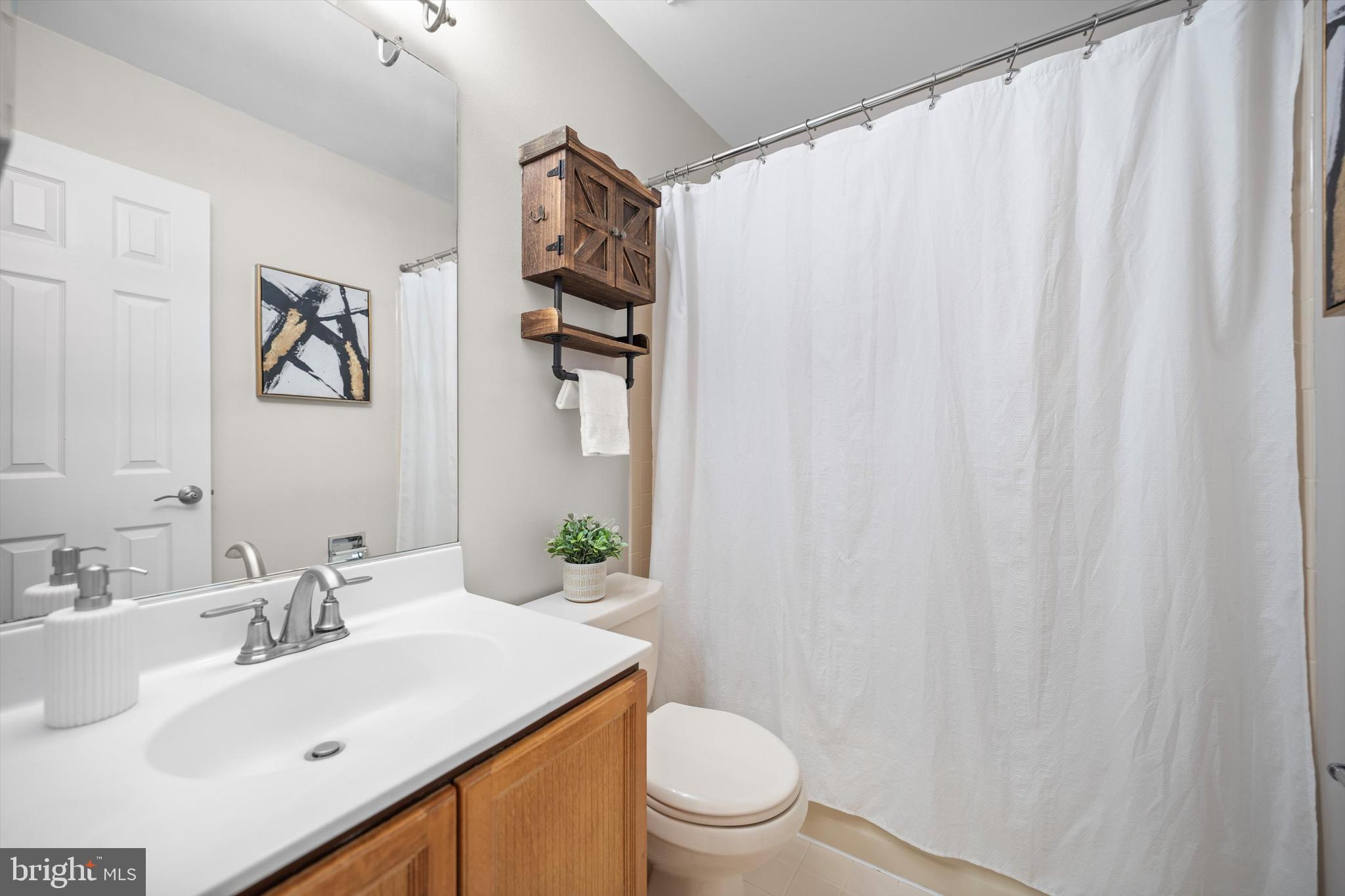 8323 Ridge Crossing Lane Springfield, VA 22152 - Photo 20 of 28 Shared Bath