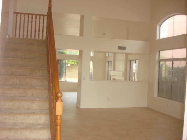 1232 East Redfield Road Phoenix, AZ 85022 - Photo 2 of 16 Living Room