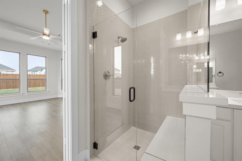 5401 Rowlan Row Midlothian, TX 76065 - Photo 17 of 30 5401 Rowlan- Primary Suite-6277