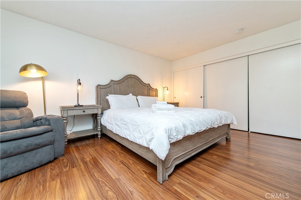 9 Morena, Unit 28 Irvine, CA 92612 - Photo 17 of 27 a bedroom with furniture and a lamp