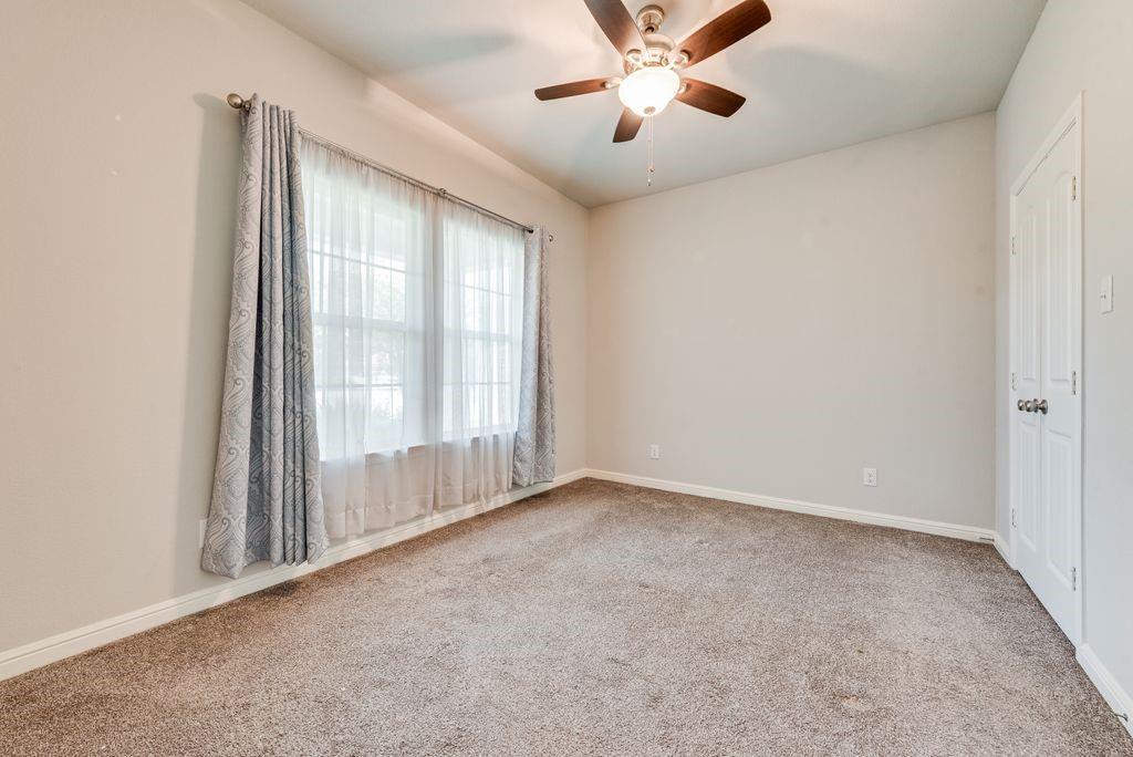 5420 Meandering Road River Oaks, TX 76114 - Photo 5 of 30