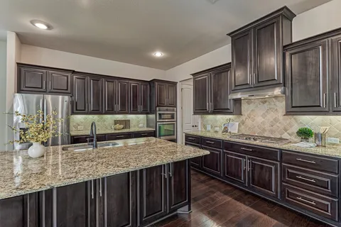 $819,000 | 25 Red Moon Place, The Woodlands, TX 77375