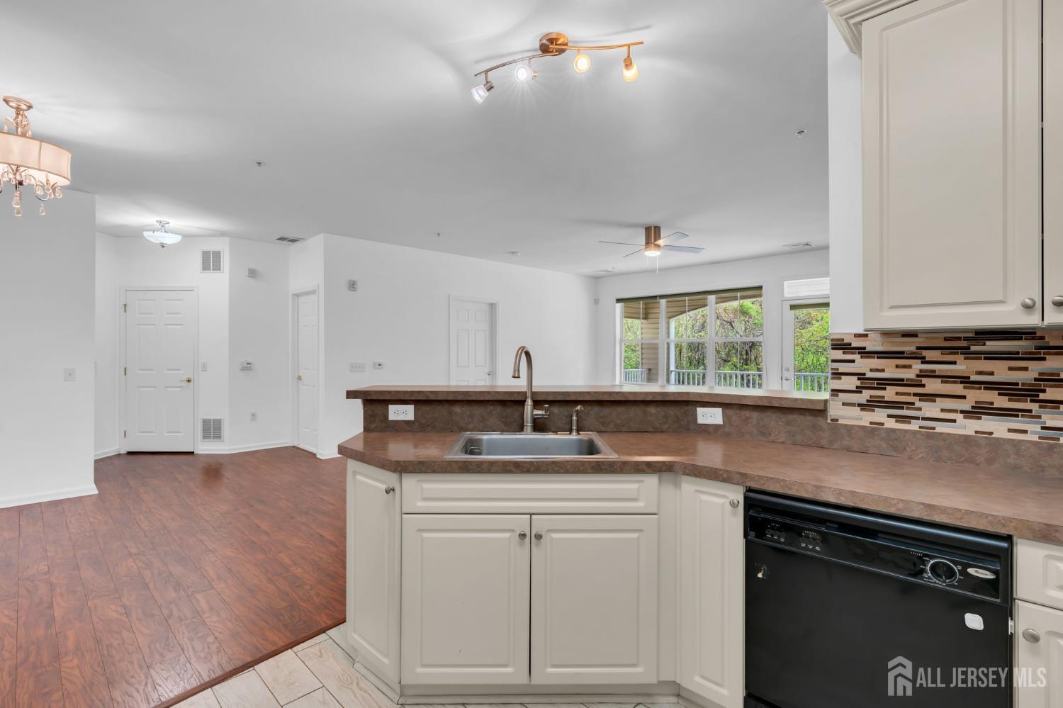 414 Sloan Court Matawan, NJ 07747 - Photo 12 of 38