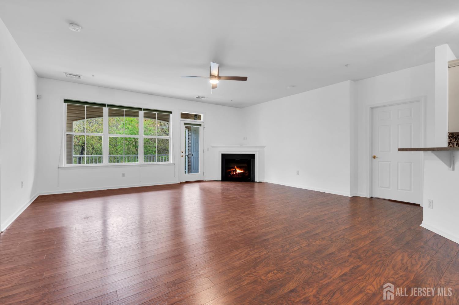 414 Sloan Court Matawan, NJ 07747 - Photo 17 of 38