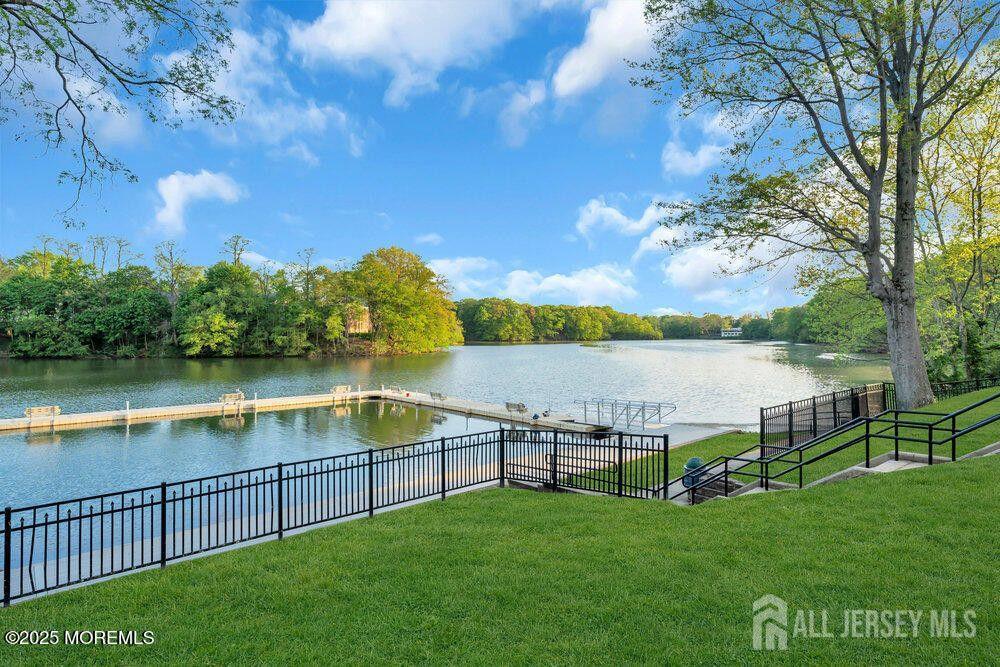 414 Sloan Court Matawan, NJ 07747 - Photo 35 of 38