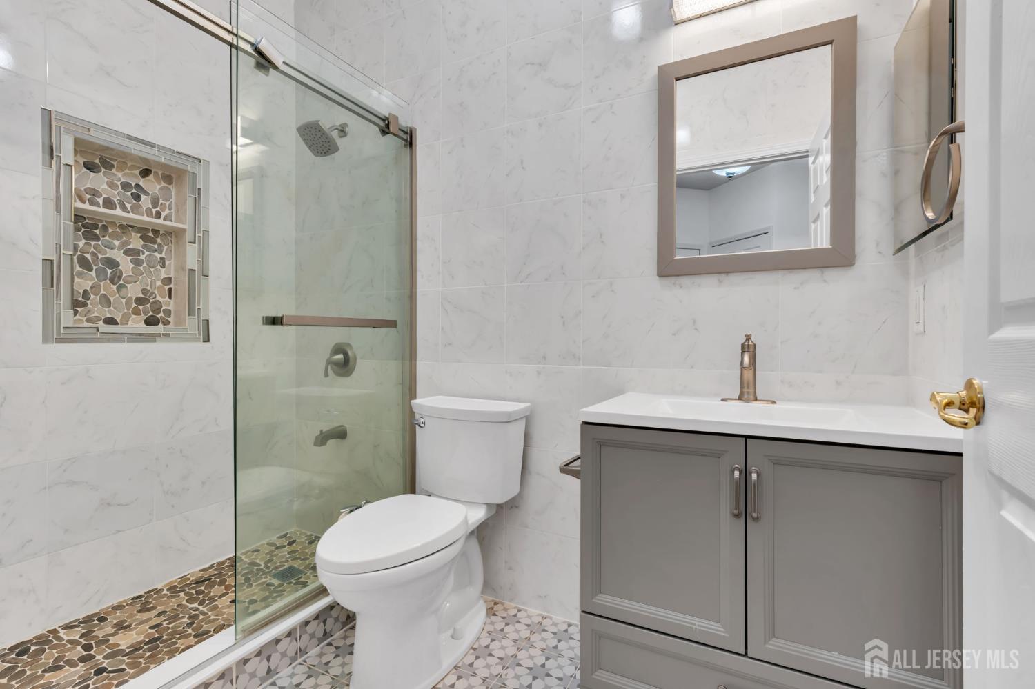 414 Sloan Court Matawan, NJ 07747 - Photo 8 of 38