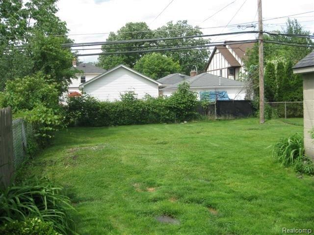 1720 Hampton Road Grosse Pointe, MI 48236 - Photo 14 of 15 1720 Hampton 016 (Small) (Small)