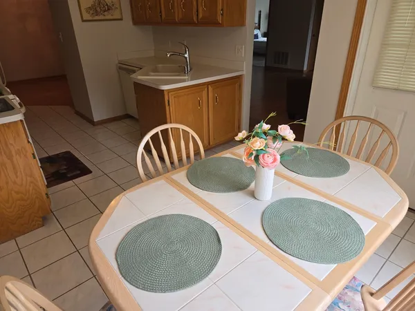 $207,500 | 13950 Lavergne Avenue, Unit 907, Crestwood, IL 60418