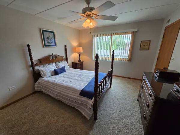 $207,500 | 13950 Lavergne Avenue, Unit 907, Crestwood, IL 60418