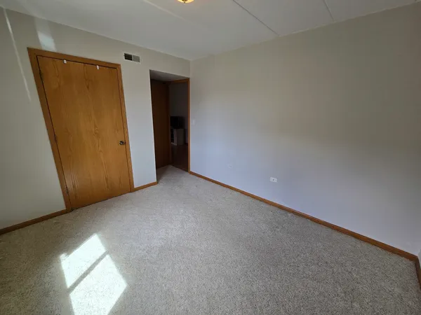 $207,500 | 13950 Lavergne Avenue, Unit 907, Crestwood, IL 60418