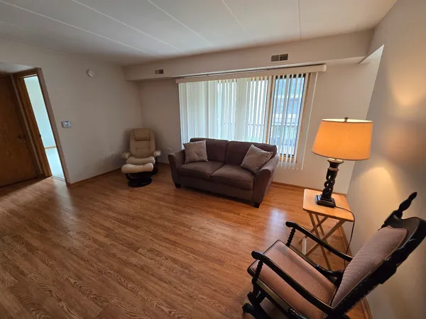 $207,500 | 13950 Lavergne Avenue, Unit 907, Crestwood, IL 60418