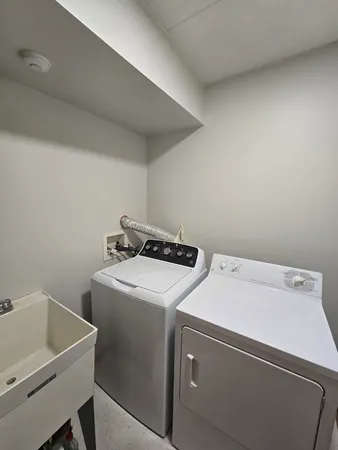 $207,500 | 13950 Lavergne Avenue, Unit 907, Crestwood, IL 60418