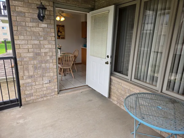 $207,500 | 13950 Lavergne Avenue, Unit 907, Crestwood, IL 60418