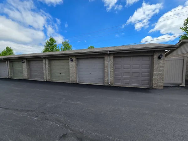 $207,500 | 13950 Lavergne Avenue, Unit 907, Crestwood, IL 60418