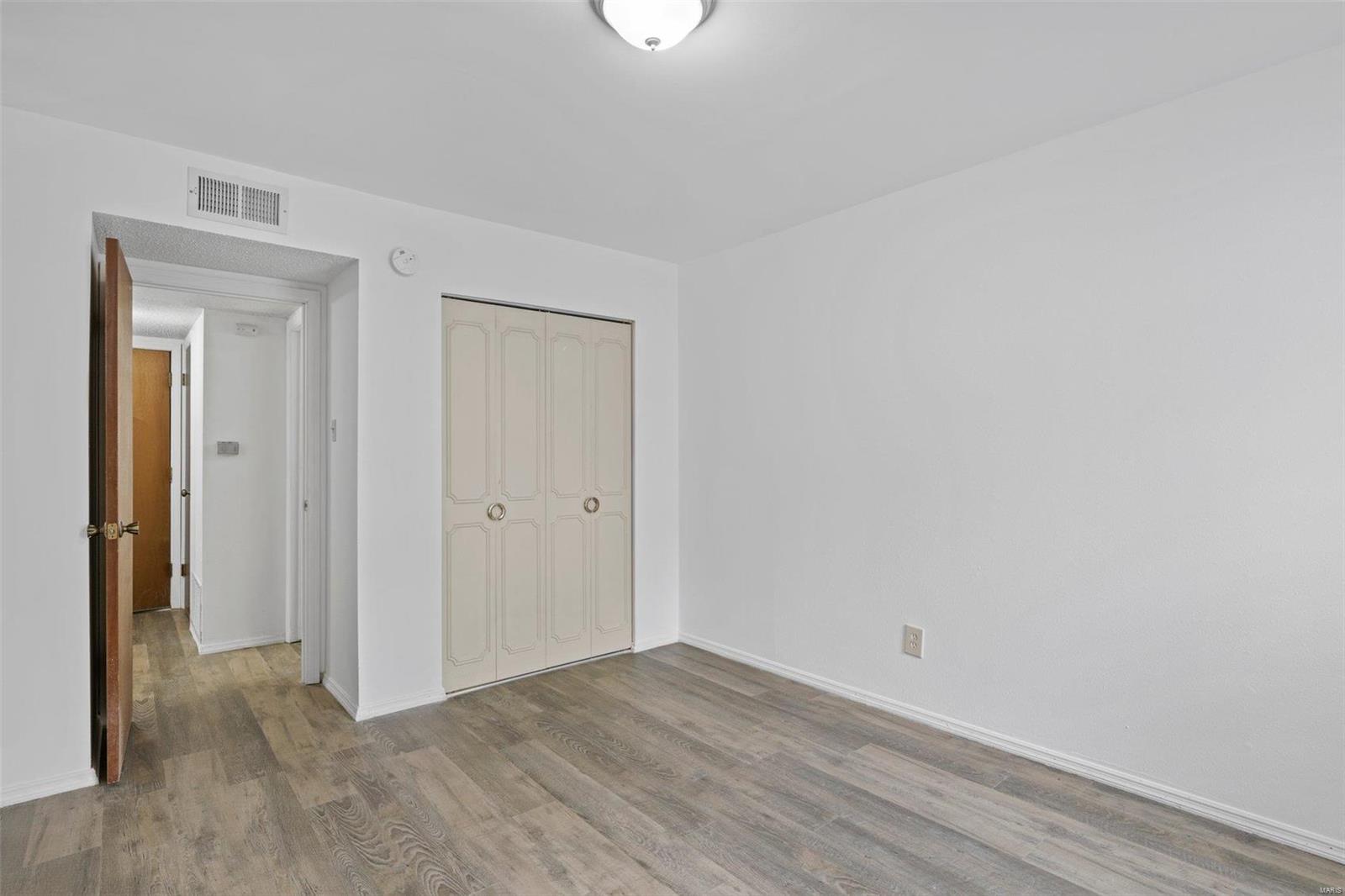 10226 Squire Meadows Drive St. Louis, MO 63123 - Photo 11 of 36