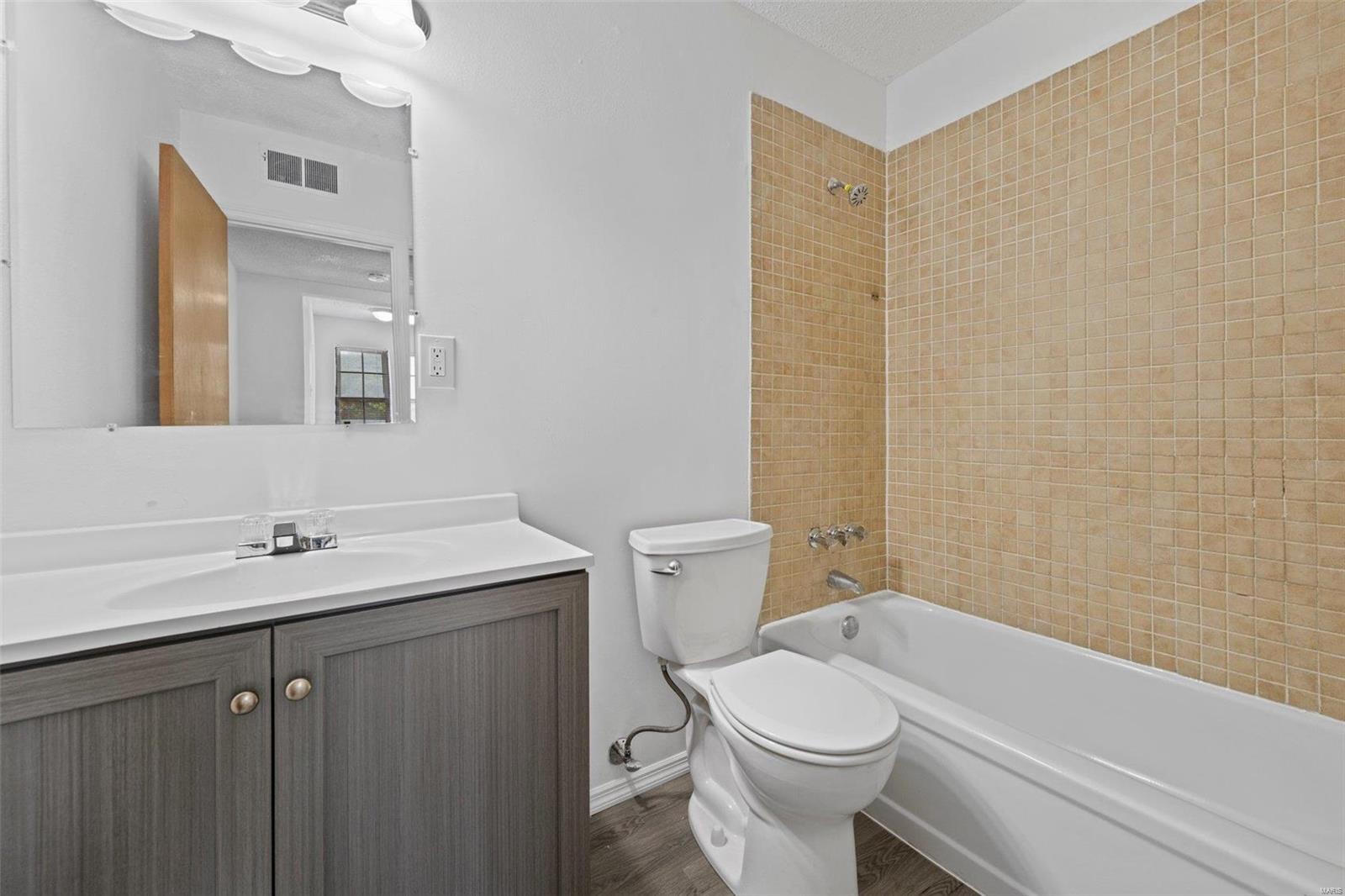 10226 Squire Meadows Drive St. Louis, MO 63123 - Photo 29 of 36